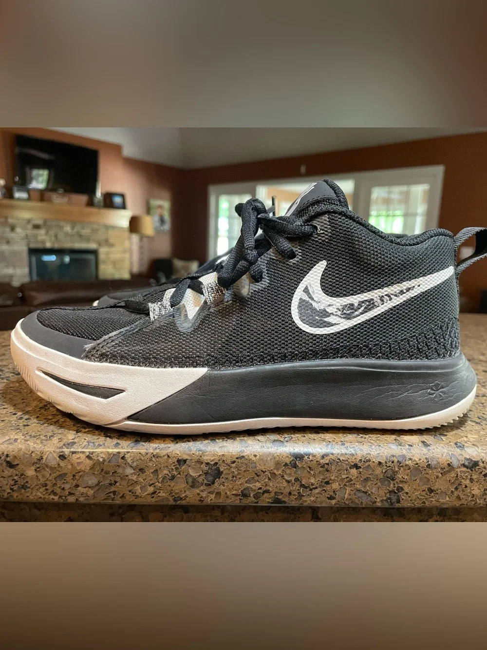 Nike Kyrie Flytrap VI Black White Big Kids' Sz 3.5 Mid-Top Athletic Basketball